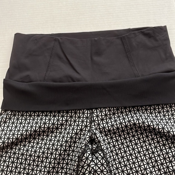 Lululemon Straight-Up Tri Geo Pants - Picture 4 of 5